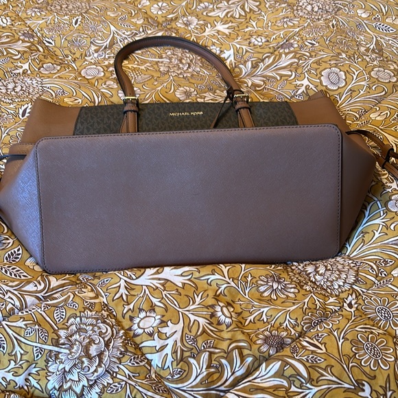 MKBag brand new without tag - Picture 3 of 8